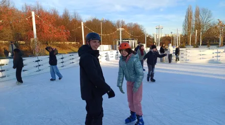 Lekcja wf na łyżwach