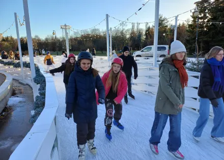 Lekcja wf na łyżwach