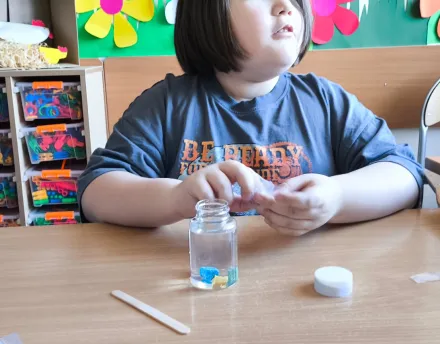 Kolejne piątki z eksperymentami w klasie 1a