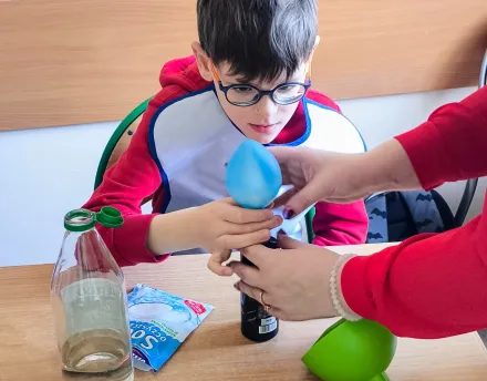 Kolejne piątki z eksperymentami w klasie 1a