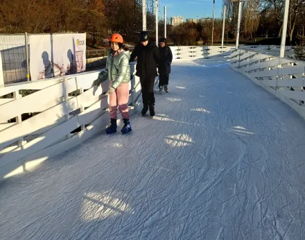 Lekcja wf na łyżwach