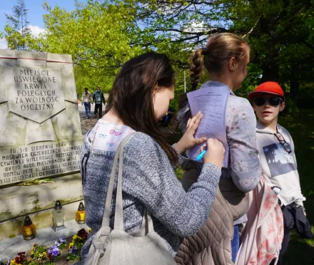 „Polegli niepokonani. Męczeństwo ludności Woli w Powstaniu Warszawskim"