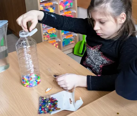 Kolejne piątki z eksperymentami w klasie 1a