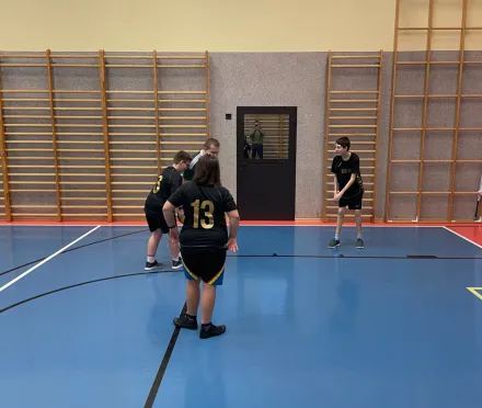 Świąteczny turniej koszykówki