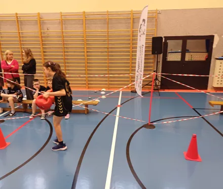 Zawody dla klas 1-3 "W zdrowym ciele zdrowy duch"