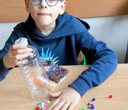 Kolejne piątki z eksperymentami w klasie 1a