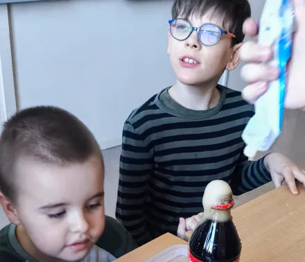 Kolejne piątki z eksperymentami w klasie 1a