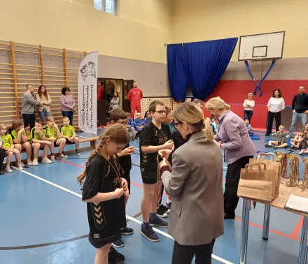 Zawody dla klas 1-3 "W zdrowym ciele zdrowy duch"