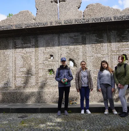 „Polegli niepokonani. Męczeństwo ludności Woli w Powstaniu Warszawskim"