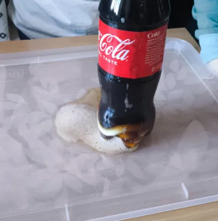 Kolejne piątki z eksperymentami w klasie 1a