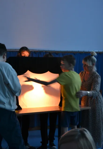 W Krainie Cieni – Warsztaty Teatralne dla Każdego