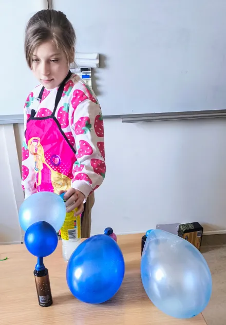 Kolejne piątki z eksperymentami w klasie 1a