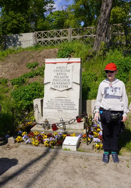 „Polegli niepokonani. Męczeństwo ludności Woli w Powstaniu Warszawskim"