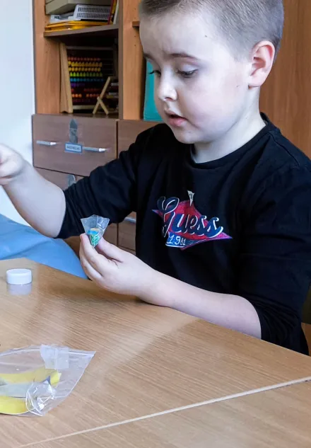 Kolejne piątki z eksperymentami w klasie 1a