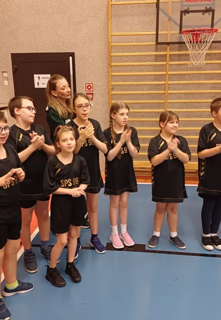 Zawody dla klas 1-3 "W zdrowym ciele zdrowy duch"