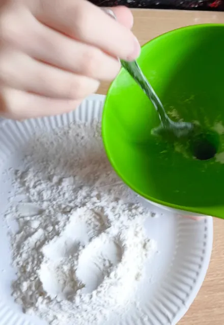 Kolejne piątki z eksperymentami w klasie 1a