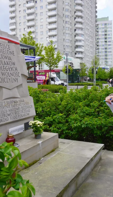„Polegli niepokonani. Męczeństwo ludności Woli w Powstaniu Warszawskim"