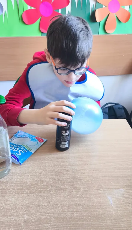 Kolejne piątki z eksperymentami w klasie 1a