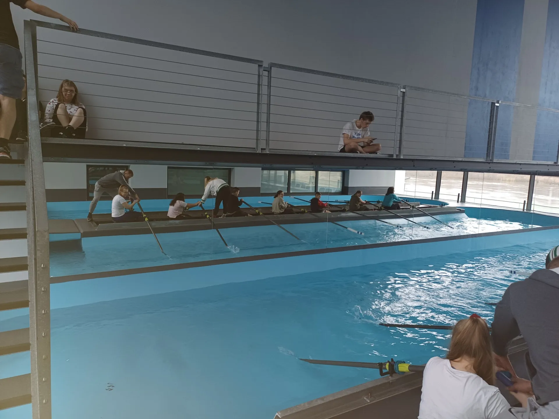 Lekcja wychowania fizycznego o tematyce wioślarstwa