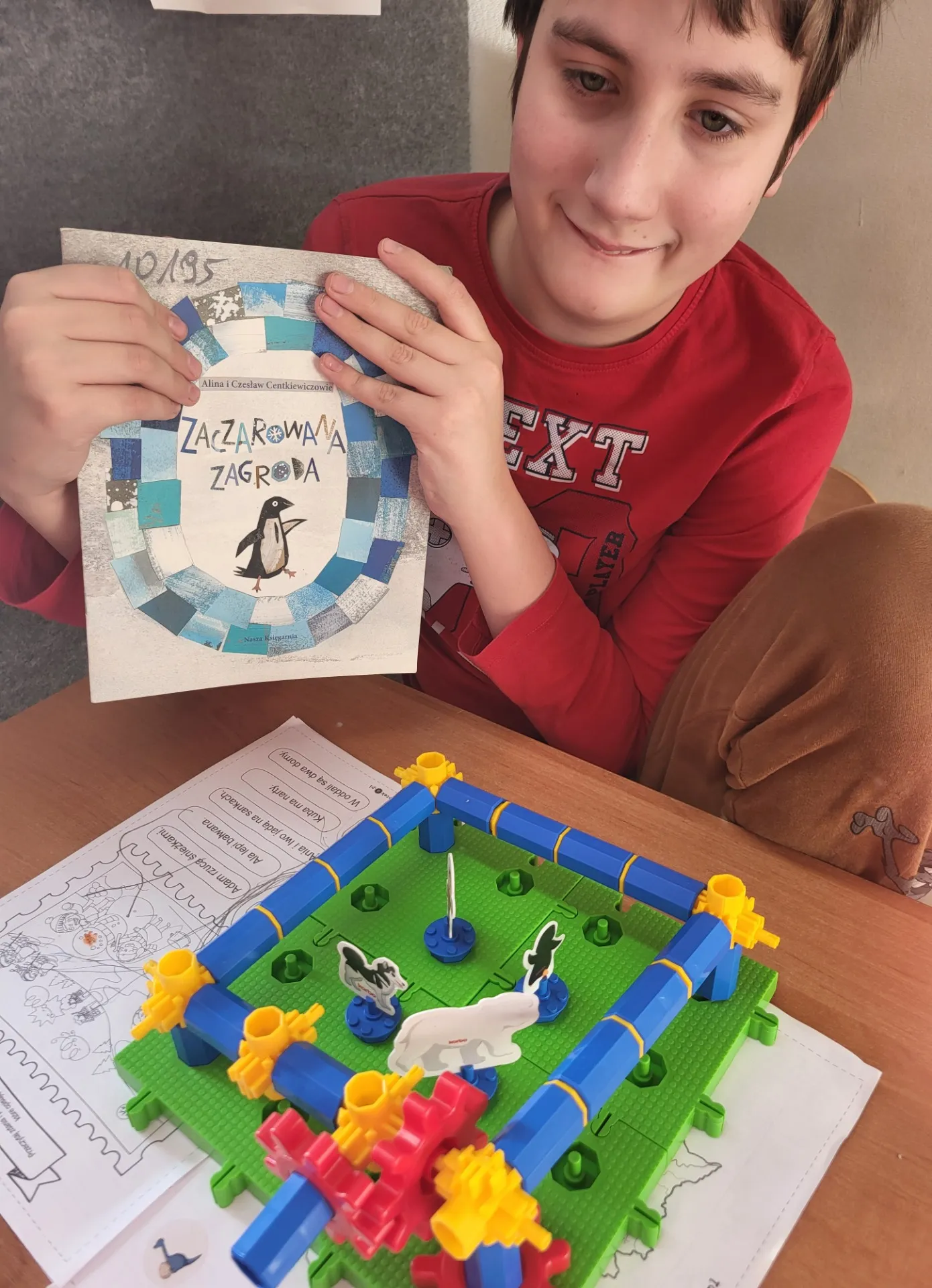 „Zaczarowana zagroda” z klocków