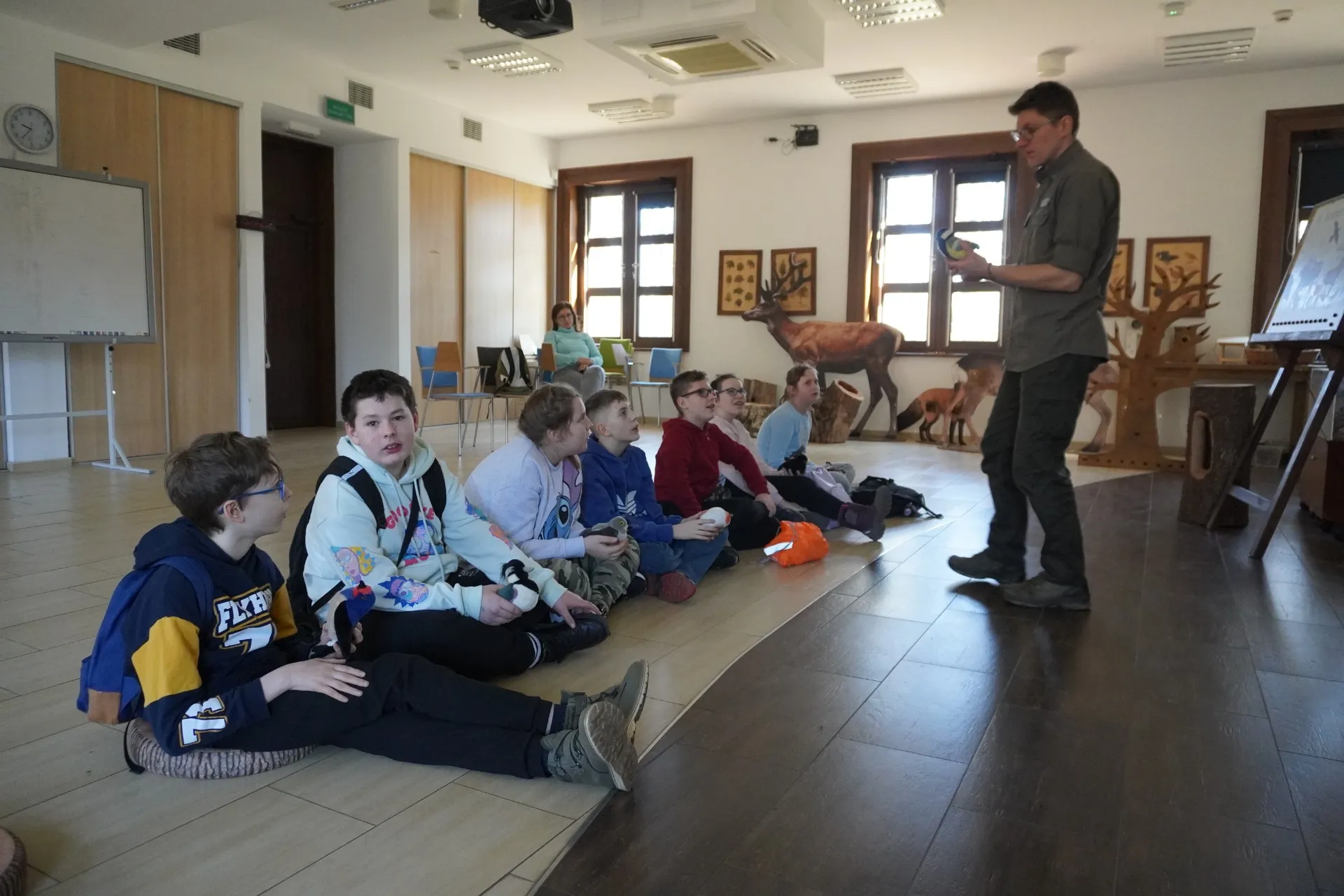 Wycieczka uczniów klas 4a i 4b do Lasu Bielańskiego