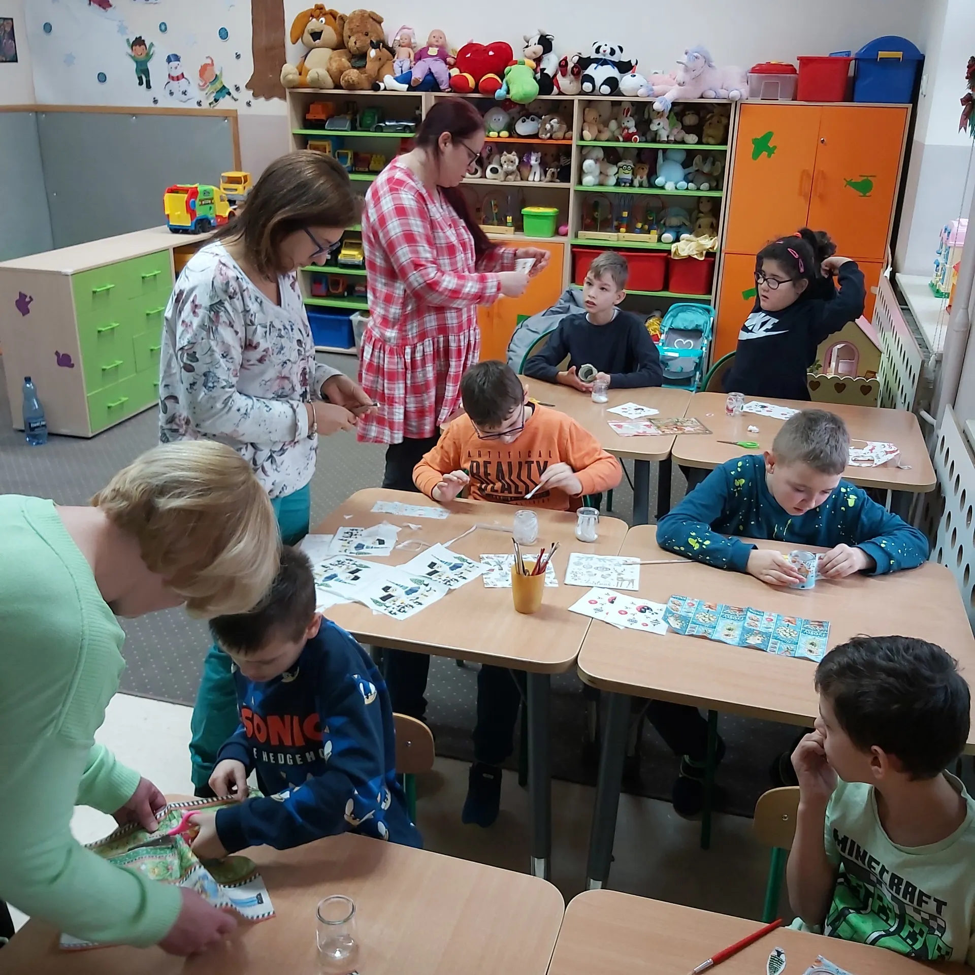 Warsztaty biblioteczne w szkolnej świetlicy