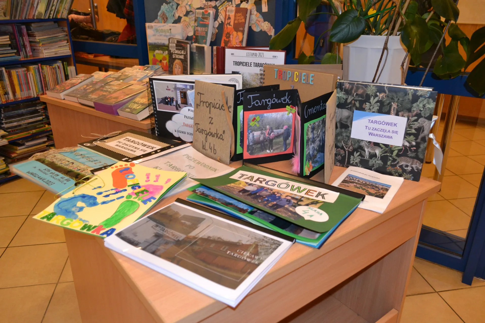 Zaproszenie na wystawę "Tropiciele z Targówka" do Biblioteki Dla Dzieci i Młodzieży nr 53