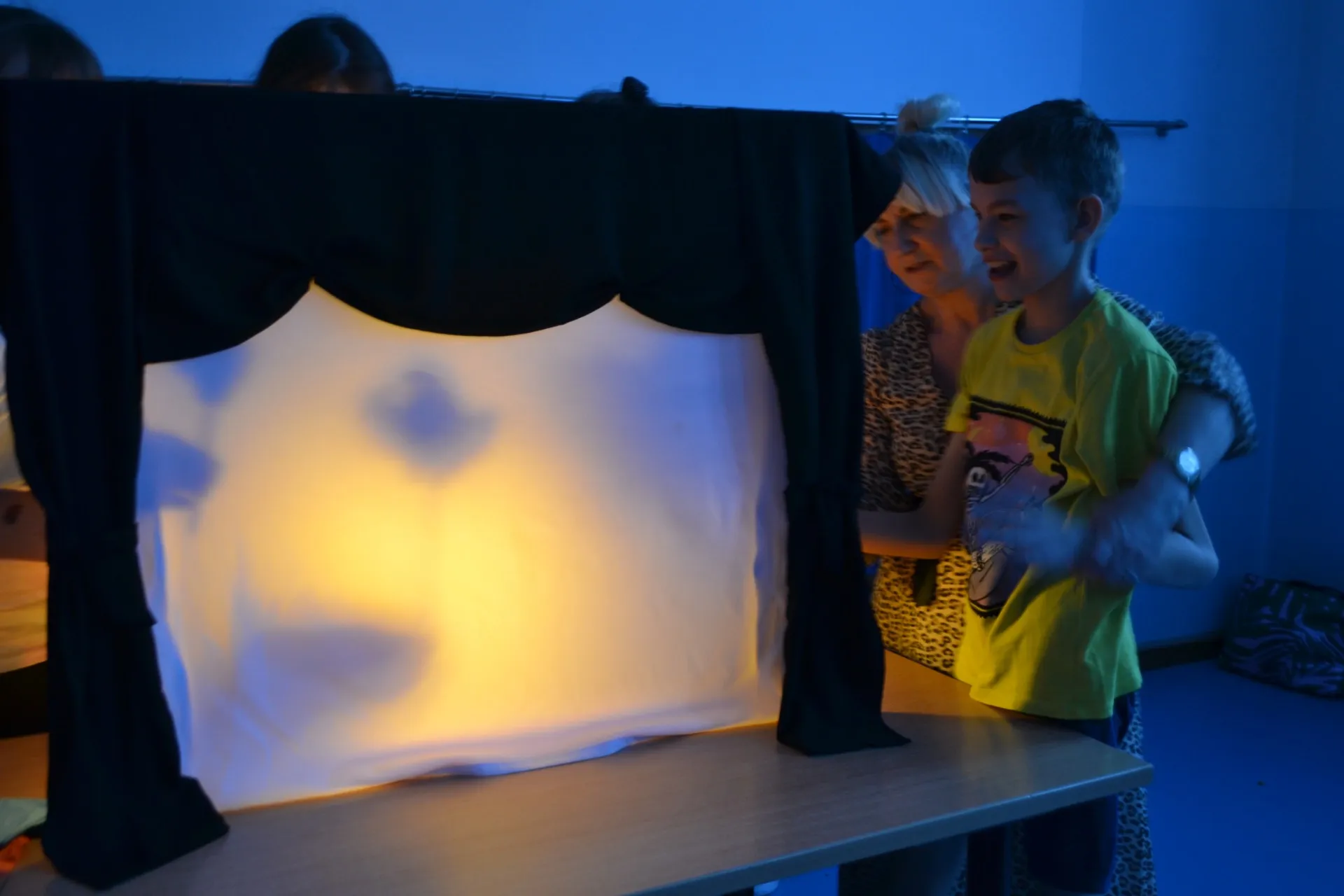 W Krainie Cieni – Warsztaty Teatralne dla Każdego