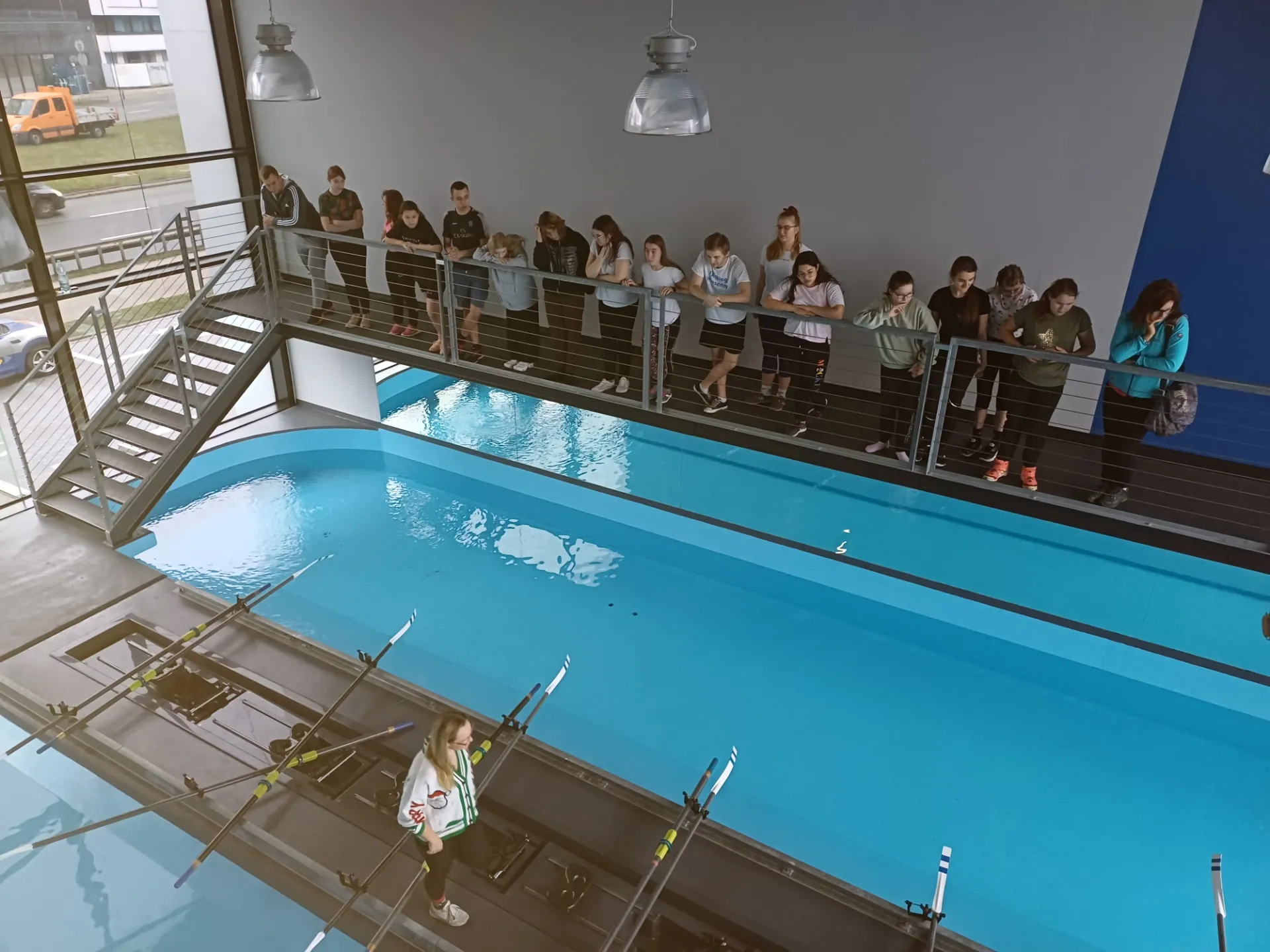 Lekcja wychowania fizycznego o tematyce wioślarstwa