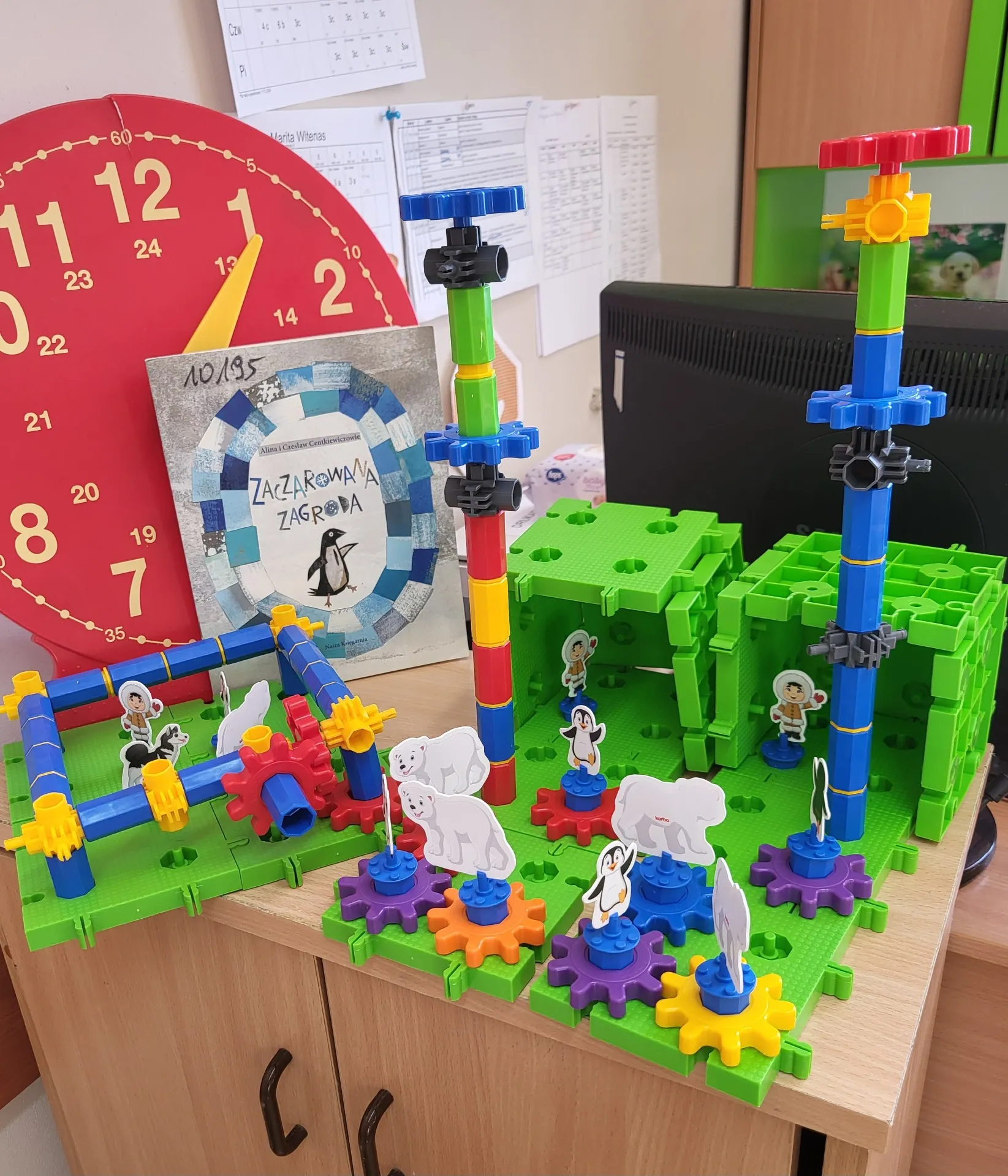 „Zaczarowana zagroda” z klocków