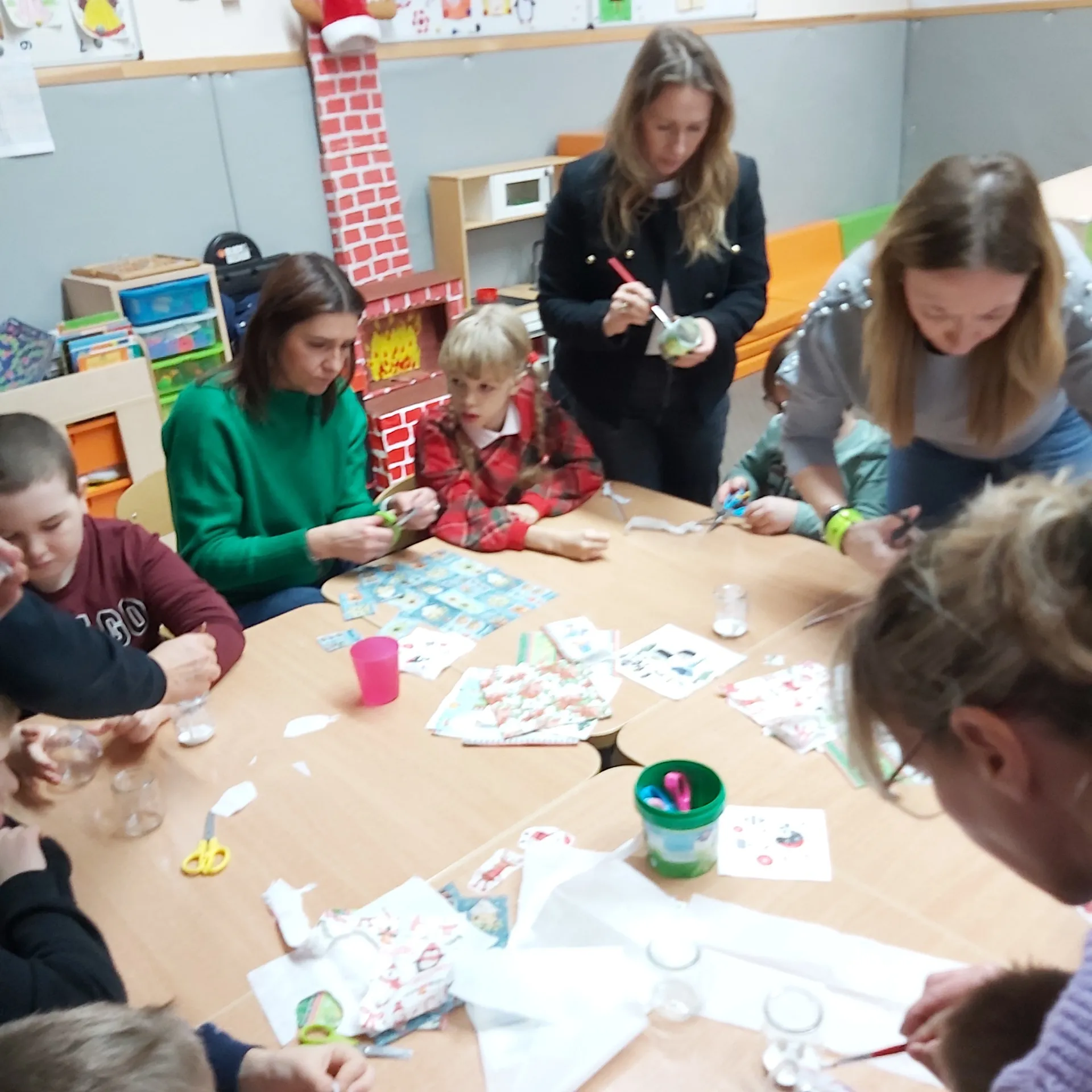 Warsztaty biblioteczne w szkolnej świetlicy