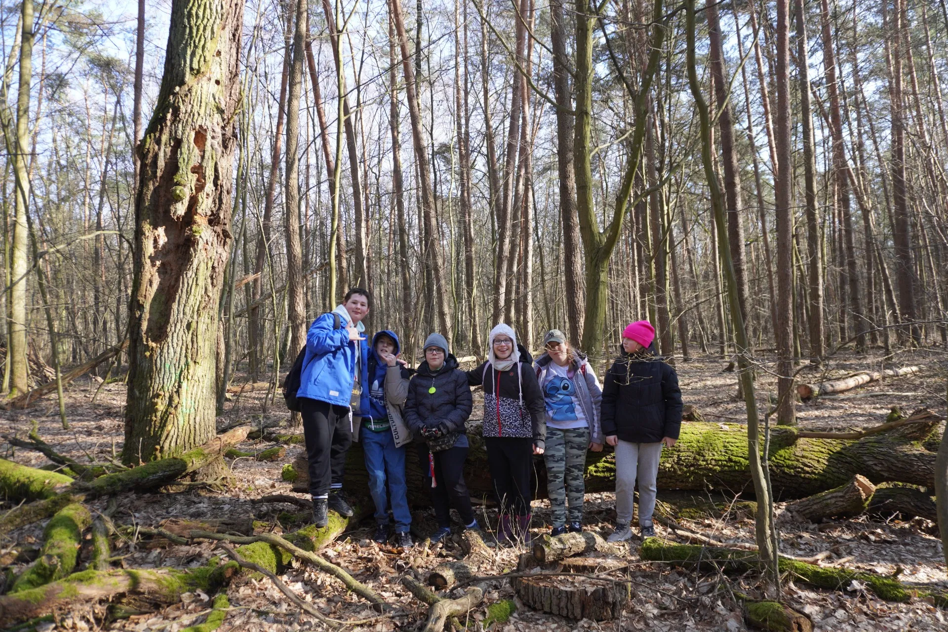 Wycieczka uczniów klas 4a i 4b do Lasu Bielańskiego