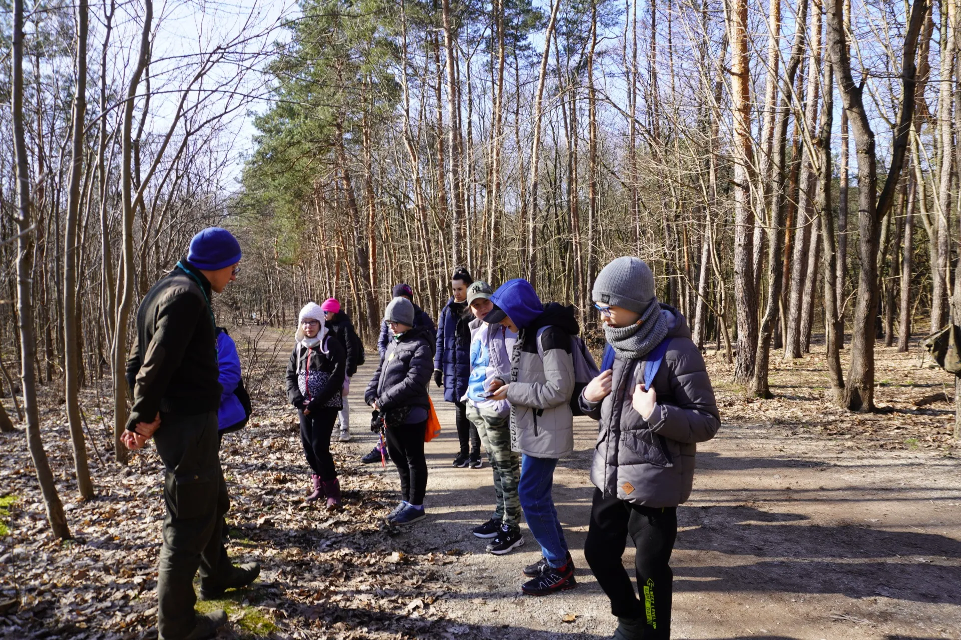Wycieczka uczniów klas 4a i 4b do Lasu Bielańskiego