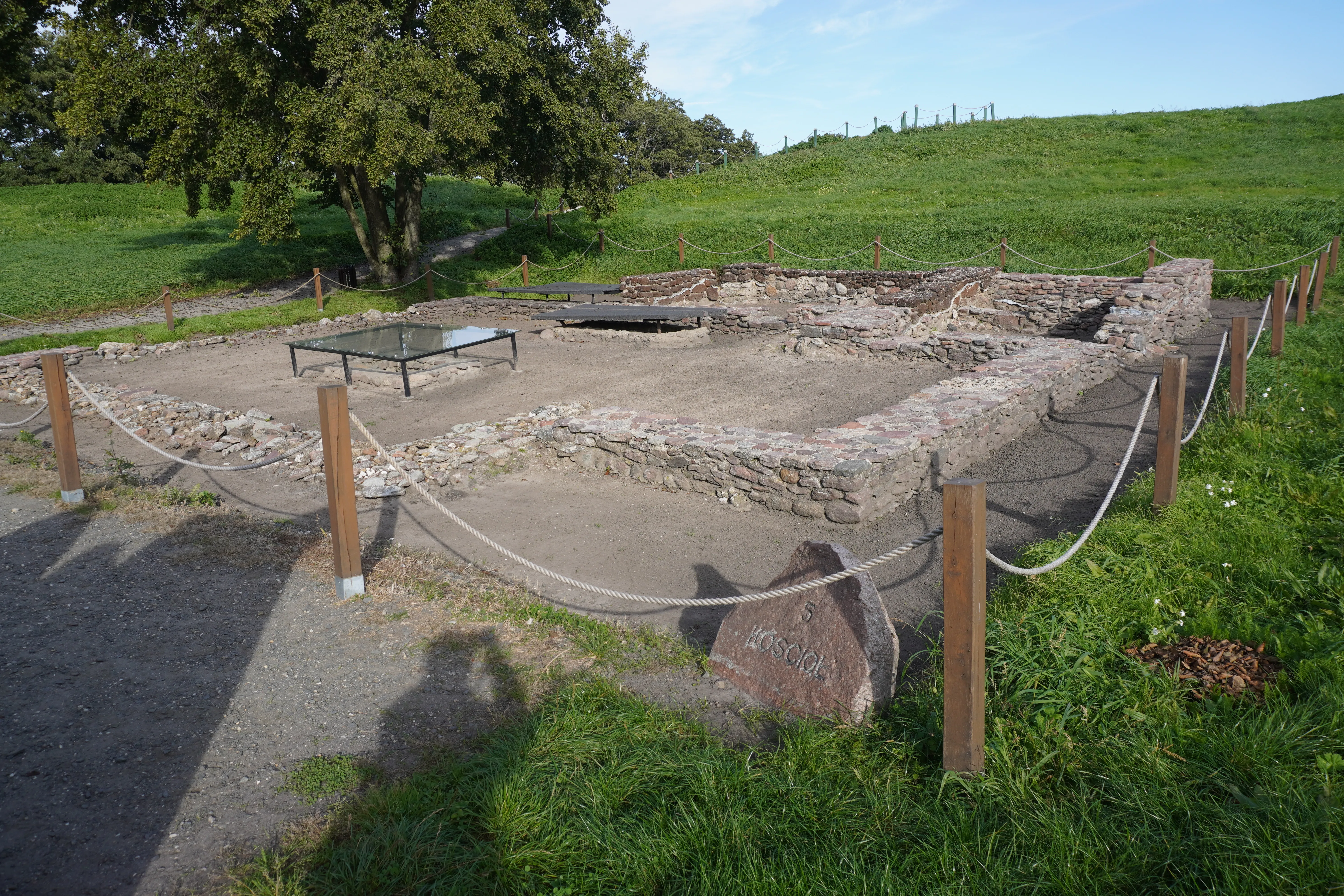 Wycieczka do Poznania, Ostrowa Lednickiego, Gniezna i Biskupina