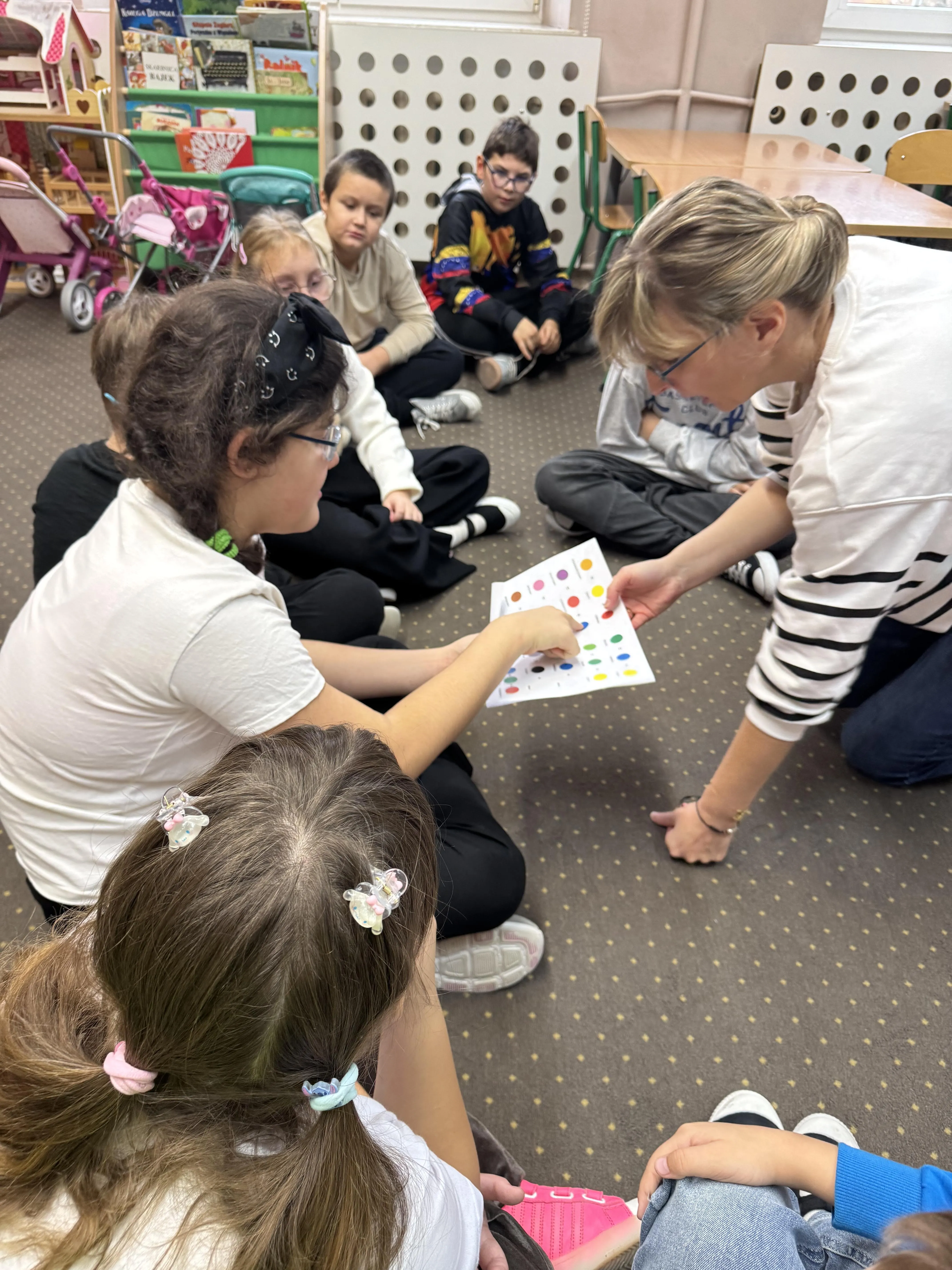 Lekcja biblioteczna - "Dzień Kolorowej Kredki"