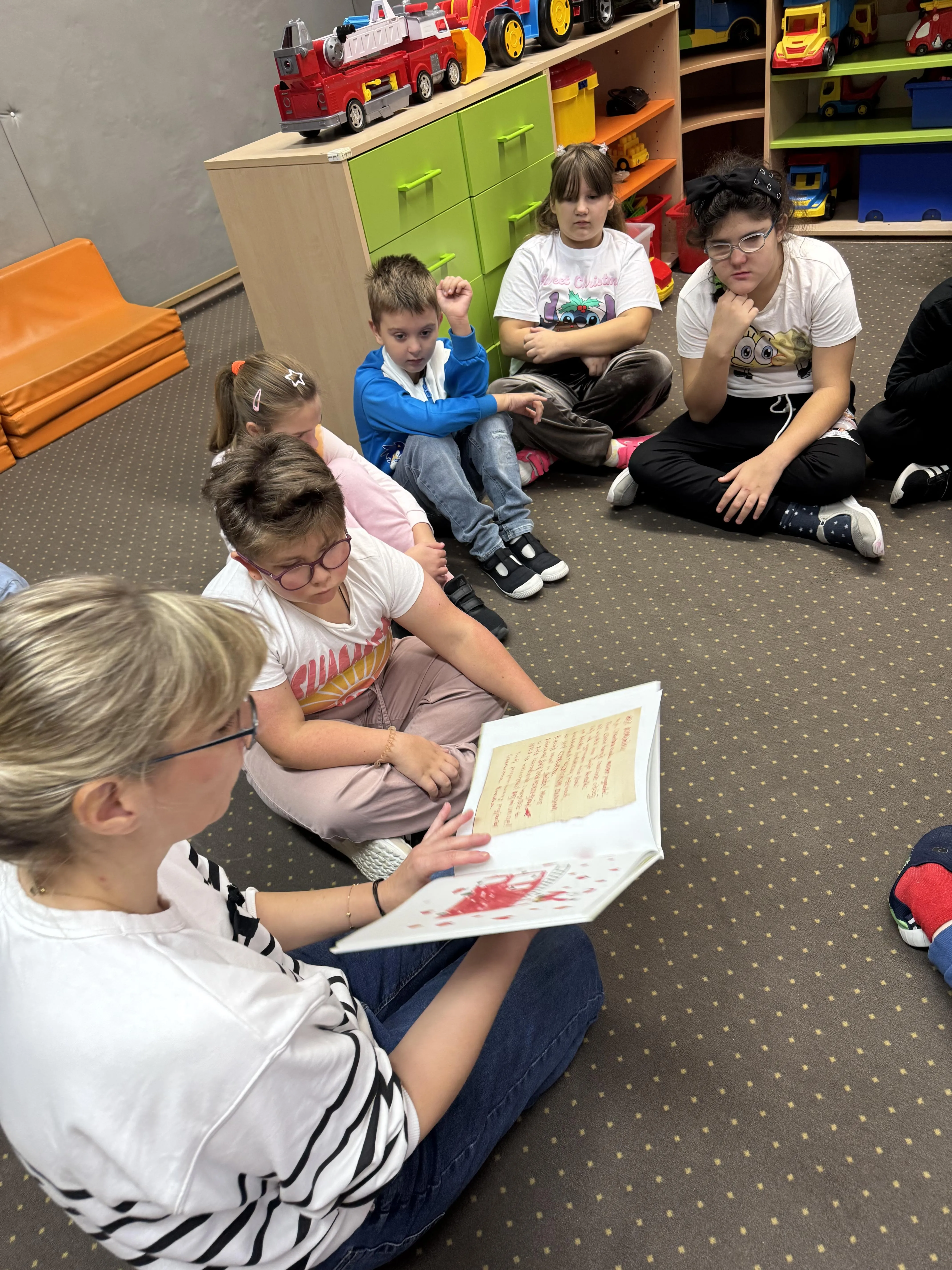 Lekcja biblioteczna - "Dzień Kolorowej Kredki"