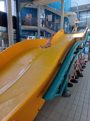 Warsztaty pływackie na pływalni Warszawianka