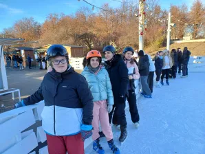 Lekcja wf na łyżwach