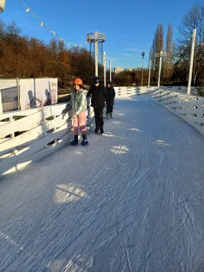 Lekcja wf na łyżwach
