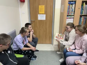 Dzieci - Dzieciom. Czytanie w Bibliotece