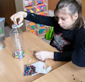 Kolejne piątki z eksperymentami w klasie 1a