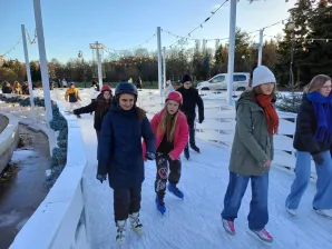 Lekcja wf na łyżwach
