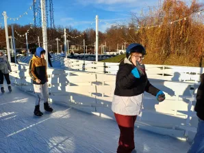 Lekcja wf na łyżwach