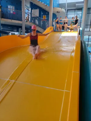 Warsztaty pływackie na pływalni Warszawianka