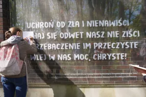 „Polegli niepokonani. Męczeństwo ludności Woli w Powstaniu Warszawskim"