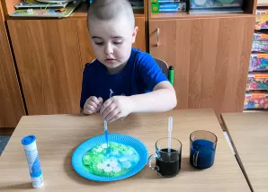 Kolejne piątki z eksperymentami w klasie 1a