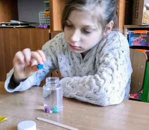 Kolejne piątki z eksperymentami w klasie 1a