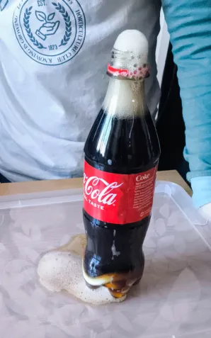 Kolejne piątki z eksperymentami w klasie 1a