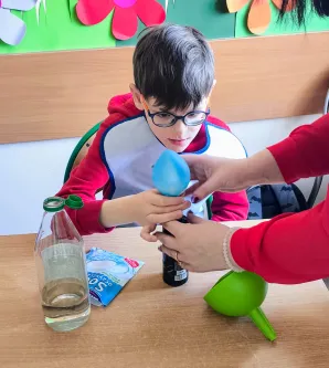 Kolejne piątki z eksperymentami w klasie 1a