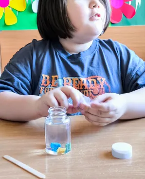 Kolejne piątki z eksperymentami w klasie 1a